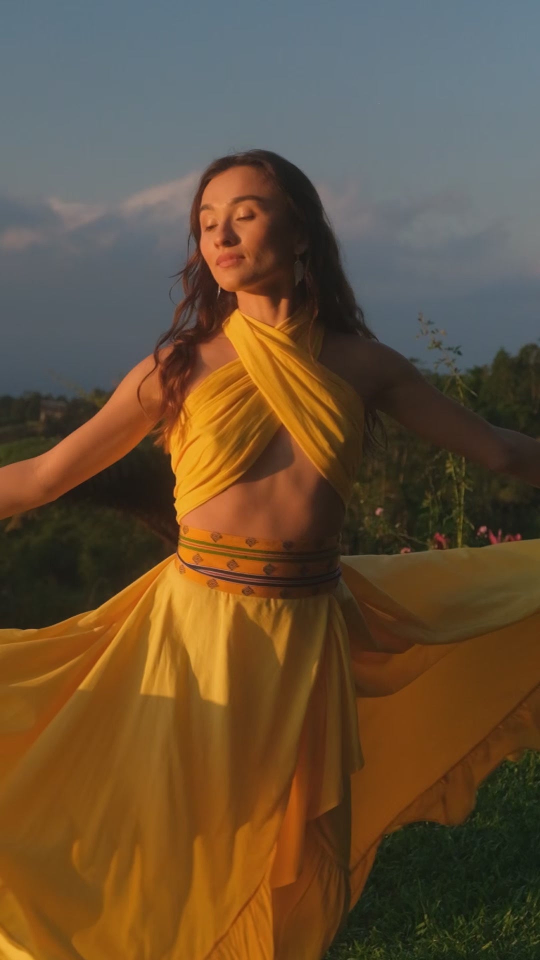 model spinning with yellow outfit